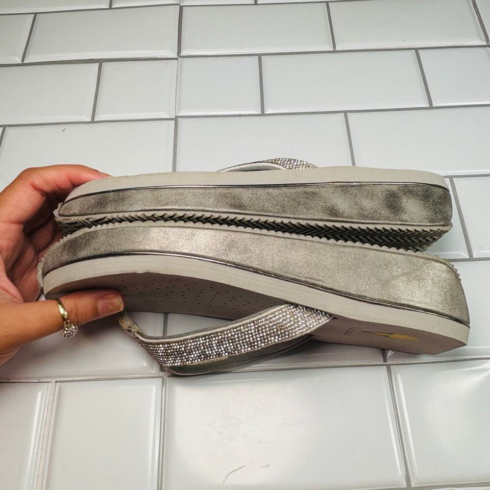 Volatile Rhinestone Sparkle Glitter Flip Flop
Platform Size 9 - Picture 3 of 17
